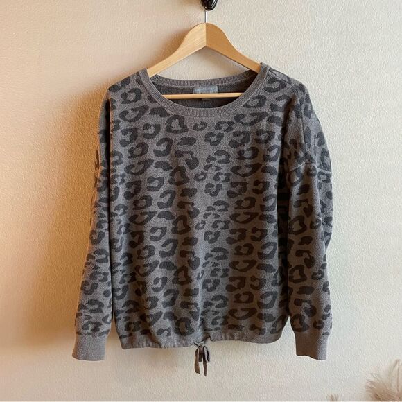 Barefoot dreams pullover sweater in grey cheetah print size S - Picture 2 of 6